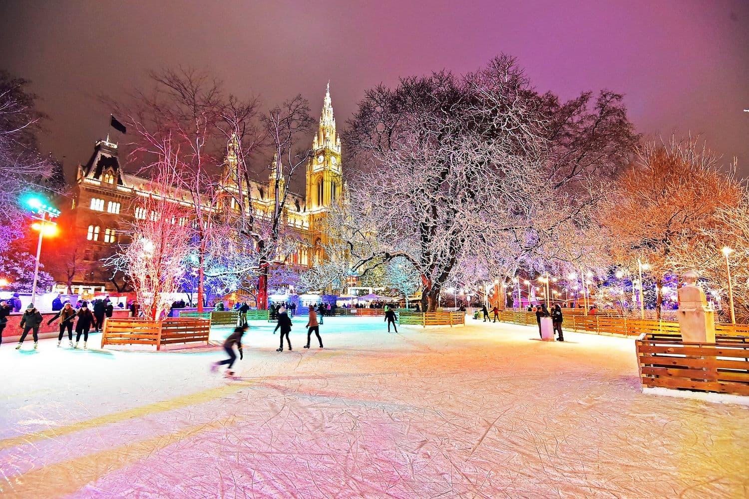 Eistraum am Christkindlmarkt – Rathausplatz