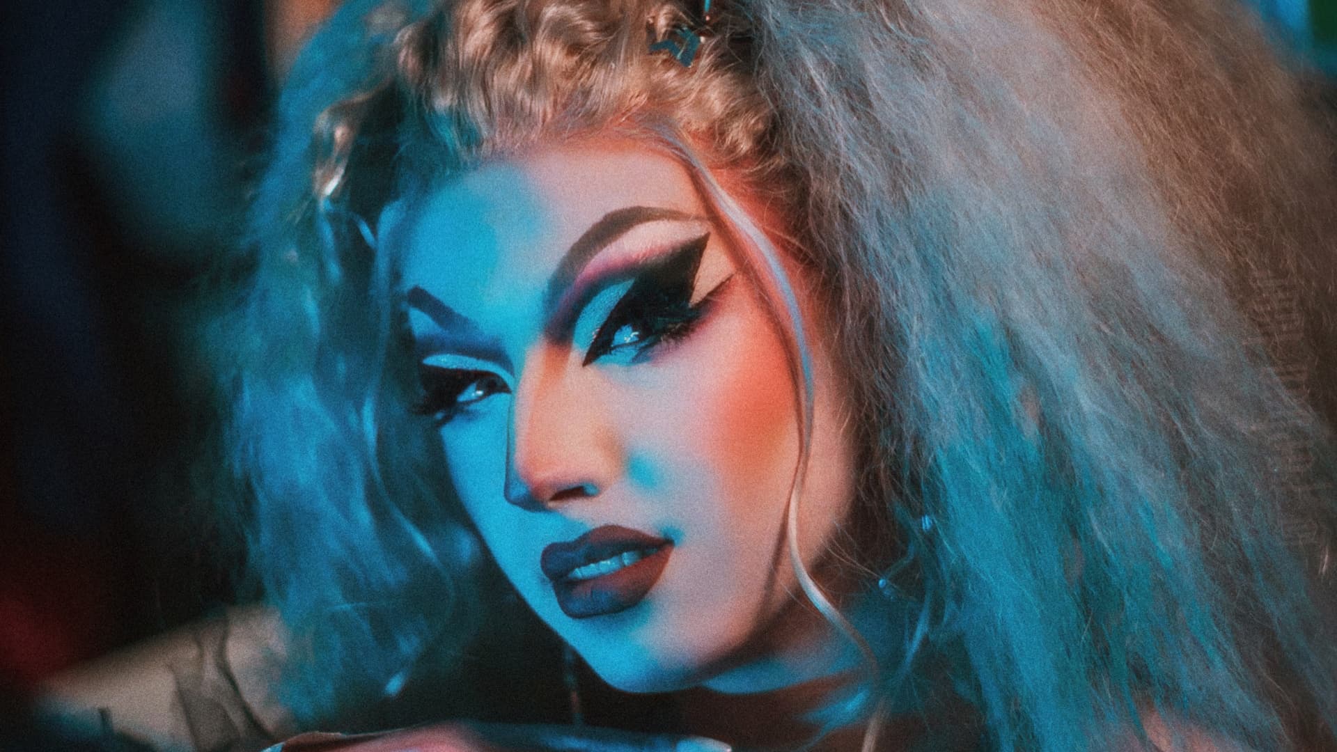 Ein Comedy Solo Abend mit Drag Queen "Kaisa Schmoan"